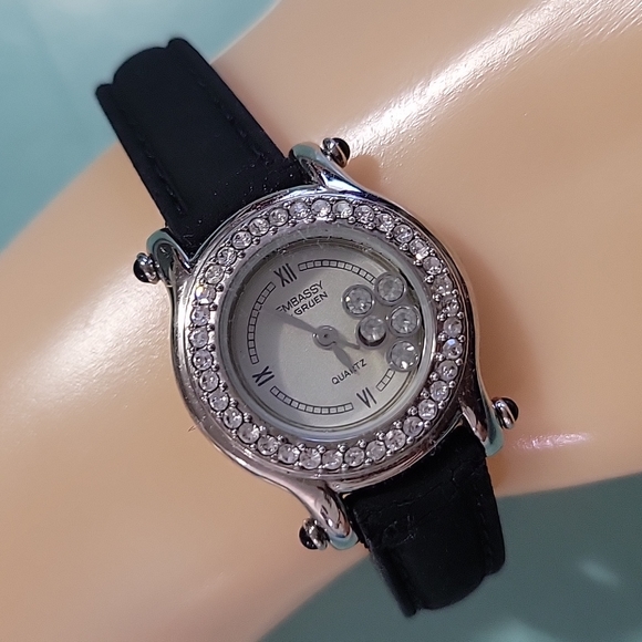 Embassy by Gruen w/floating Crystals inside Watch - Picture 2 of 4